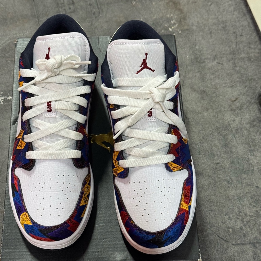 Air Jordan 1low SE (GS) Colorful Sneakers